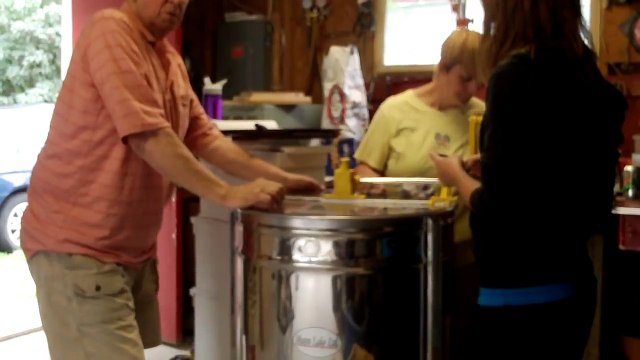 Extracting honey again... 081112