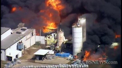 Waxahachie chemical plant fire rages: RAW VIDEO
