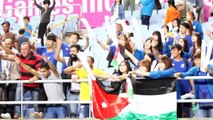 احتفال المنتخب الأولمبي لكرة القدم بعد فوزهم على المنتخب القيرغستاني في دورة الألعاب الآسيوية