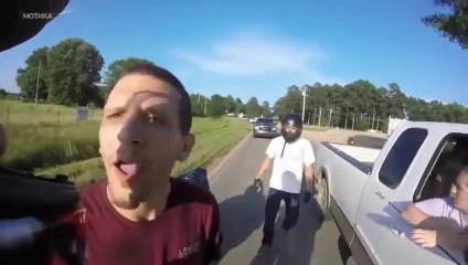 Kask ile Adama Kafa Atan Motorcu