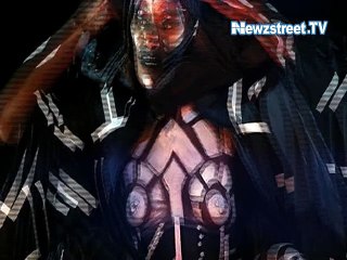 Grace Jones wears nothing but body paint!