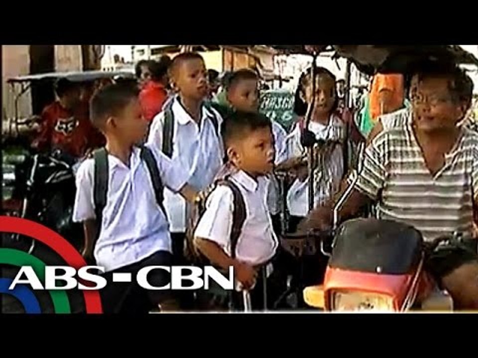 Sa pagbubukas ng klase, ilang tricycle drivers sinita dahil overloading