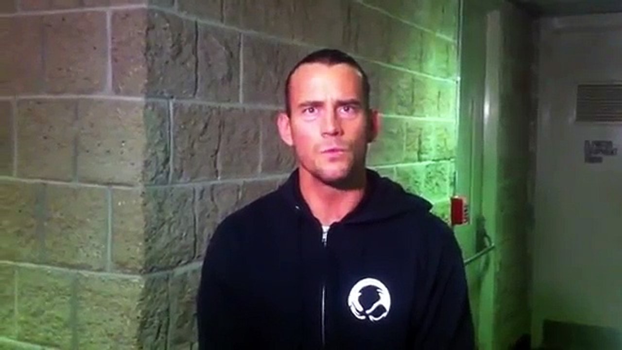 WWE CM PUNK PWNS CHRIS BROWN (TWITTER WAR)