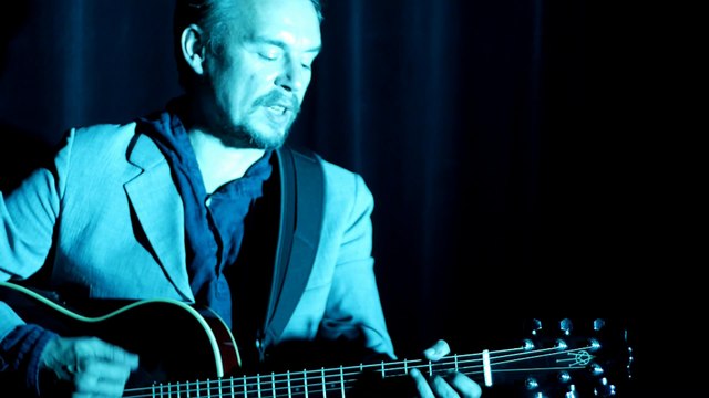 LES MAUVAISES LANGUES - C'est une chanson