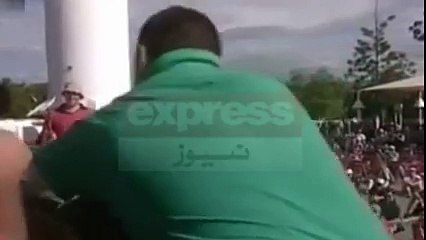 40 Melons Are Broken By an Australian Head