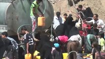 مبادرة شبابية لتوزيع المياه على الأحياء الفقيرة في صنعاء