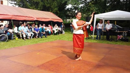 Dala danse pour ADV Laos