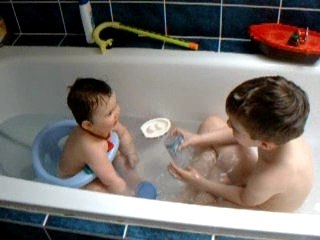 L'eclate dans le bain partie1