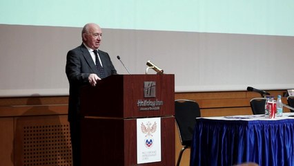 Com novo presidente, futebol russo apoia Blatter