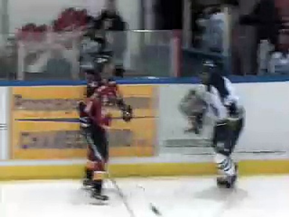 Jon Mirasty VS. Roger Maxwell hockey fight - video Dailymotion