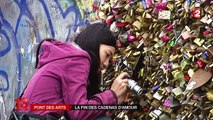 Les cadenas d'amour retirés du pont des Arts[1]