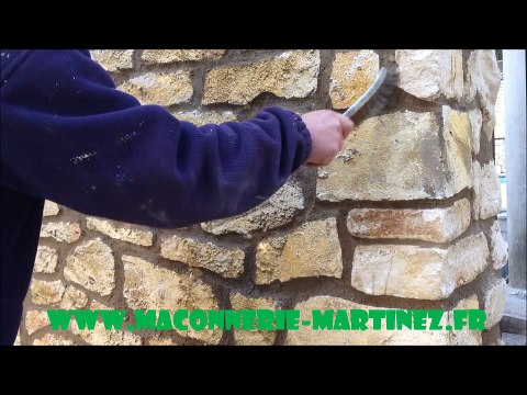 Comment faire mur en fausses pierre et grattage des joints www.maconnerie-martinez.fr