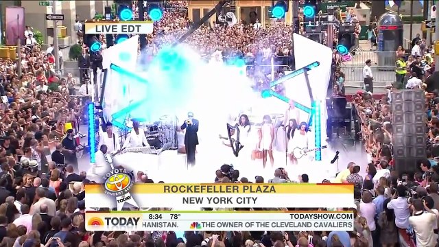 Lady Gaga - Bad Romance Live Rockefeller Plaza