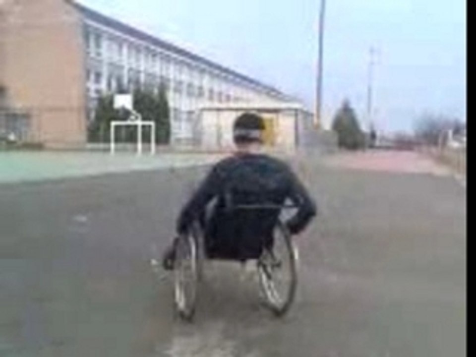 Stunt en fauteille roulant ^^