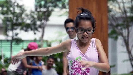 Le rebotan en el agua (caminando sobre el agua - fluido no newtoniano)