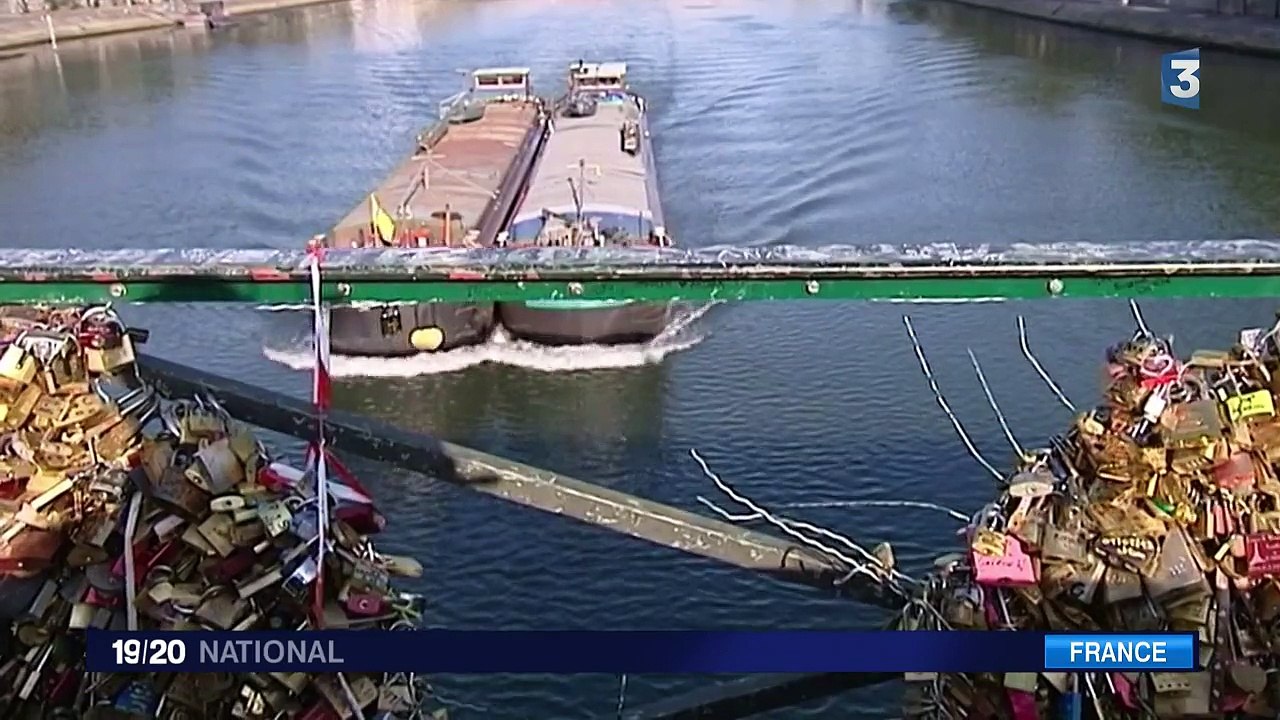 Le pont des Arts dit adieu à ses cadenas d'amour