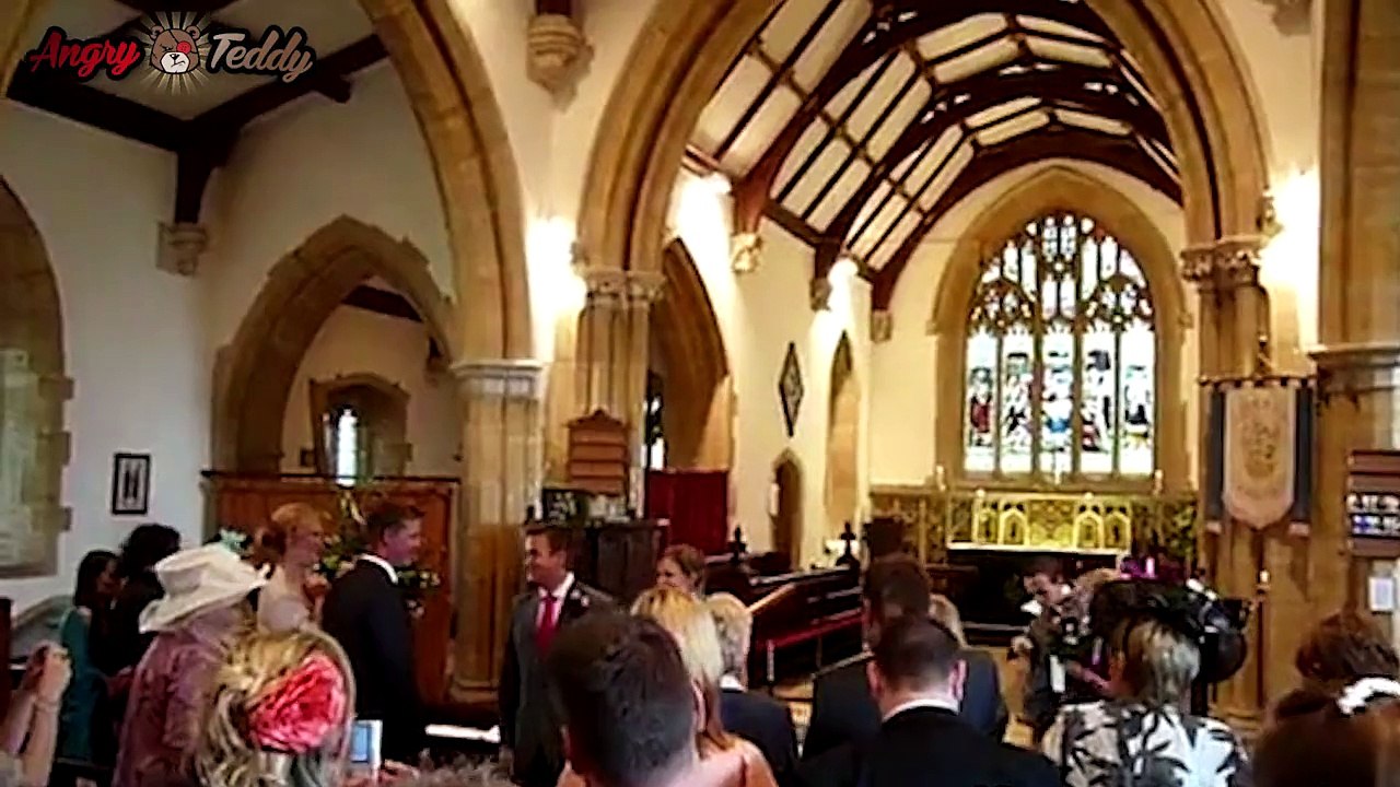 Quand un mec bourré joue la marche nuptiale à ton mariage...