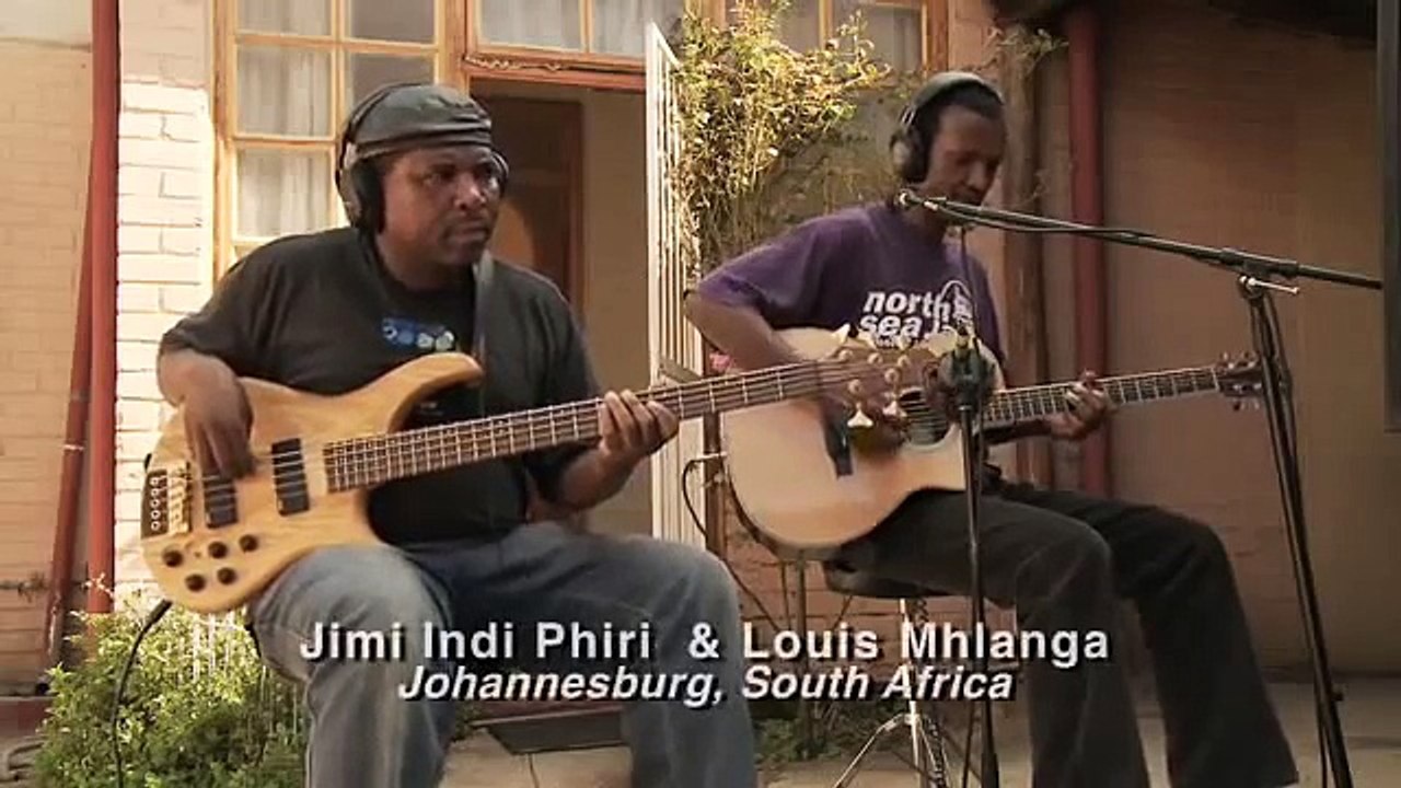 BOB MARLEY War  Des Musiciens du monde entier chante en meme temps contre la GUERRE