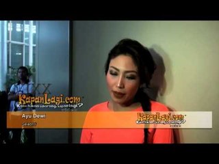 Rok Mini Membuat Ayu Dewi Terlihat Seksi