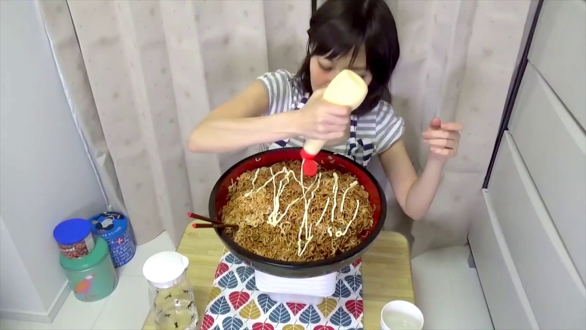 Une Japonaise Mange 5kg De Nouilles Ramen Concours Du Plus Gros Mangeur Video Dailymotion