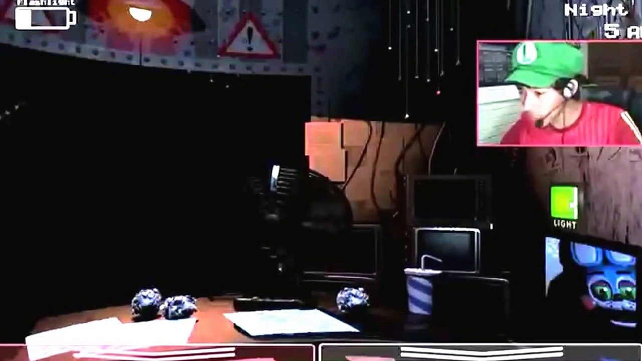 Los mejores sustos de fernanfloo jugando five Nights at freddy's