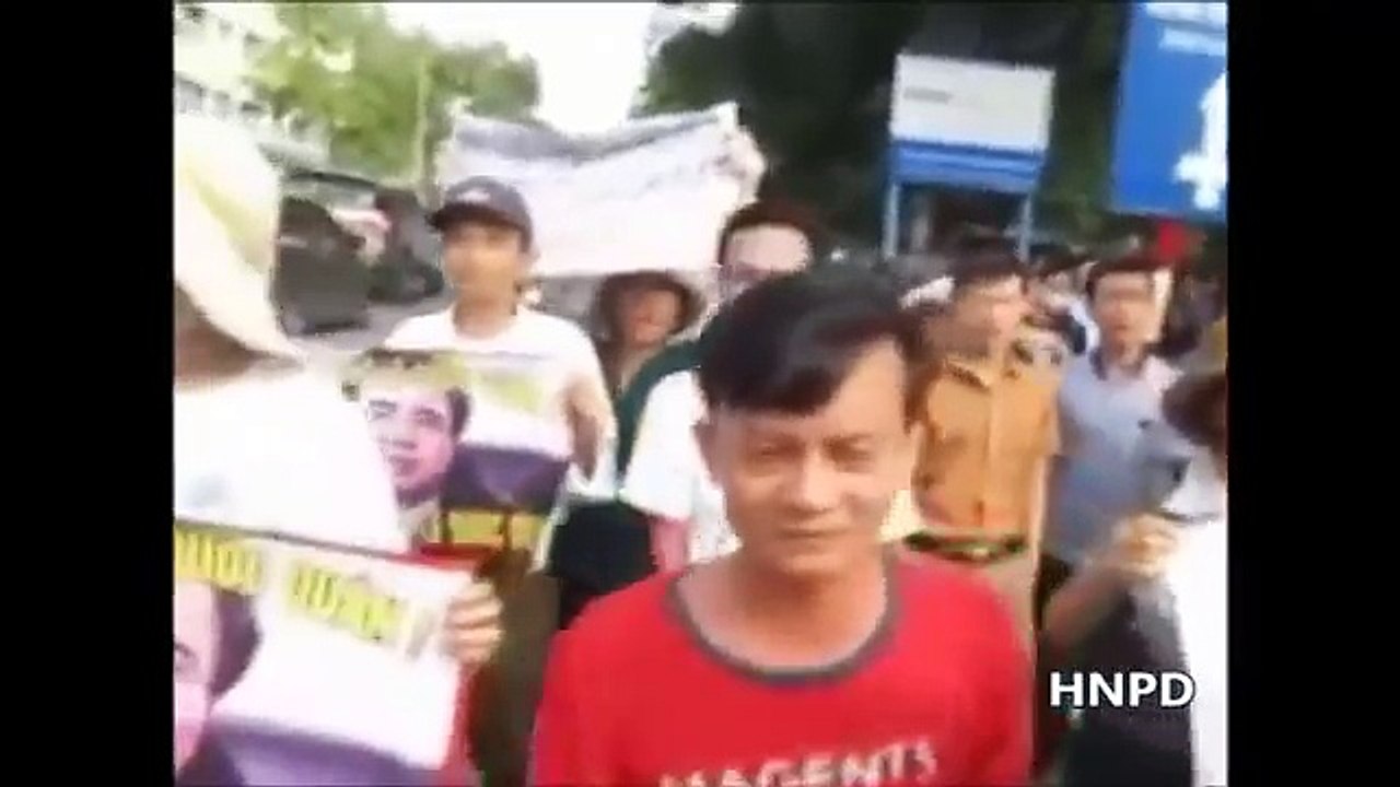 Biểu tình đá đảo công an và đảng cộng sản tại Hà Nội