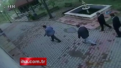 Mustafa Kamalak'ın korumaları cami imamını dövdü