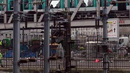 À La Chapelle, destruction du camp de migrants au bulldozer...