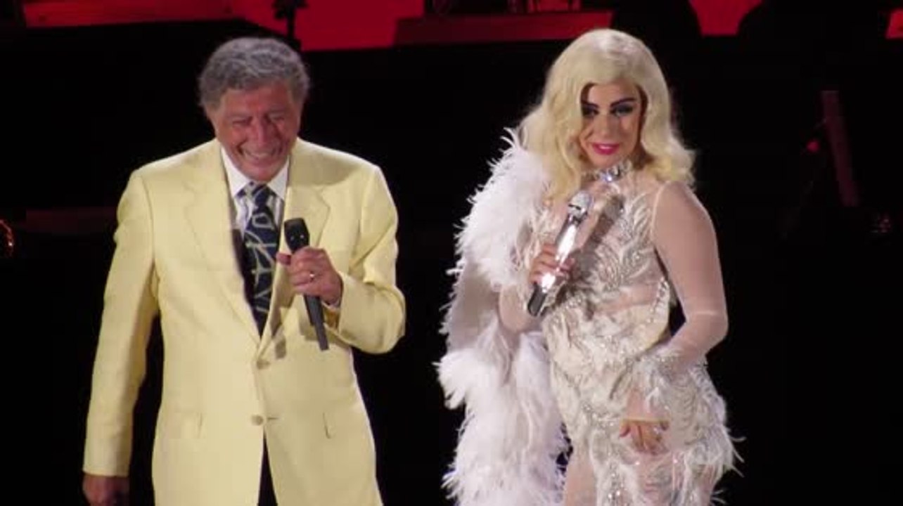 Lady Gaga responde a rumores de embarazo