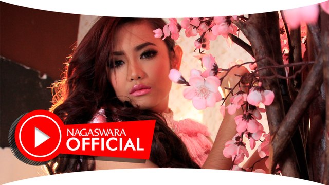 Devy Berlian - Pemberi Harapan Palsu ( PHP ) - Official Music Video - NAGASWARA