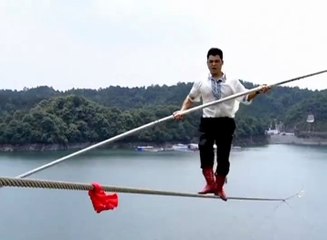 چین میں رسی پر چلنے کا سنسنی خیز مقابل