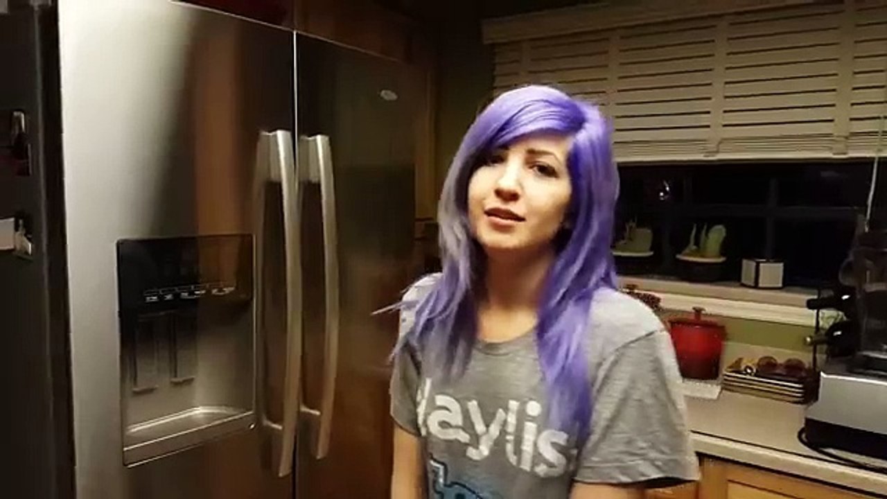 ces cheveux sont bleus ou violet