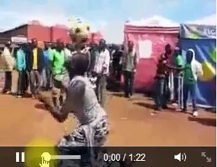 incroyable fille footballeuse africaine