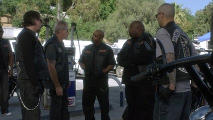 Sons of Anarchy [S3E2] : Oiled