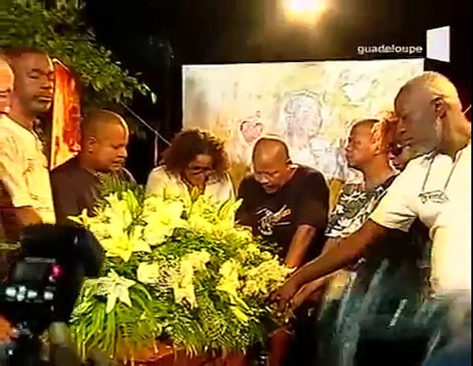 Préparatifs Messe Enterrement 2/2 RIP Patrick Saint Éloi RFO Jt 13h Mercredi 22/09/10