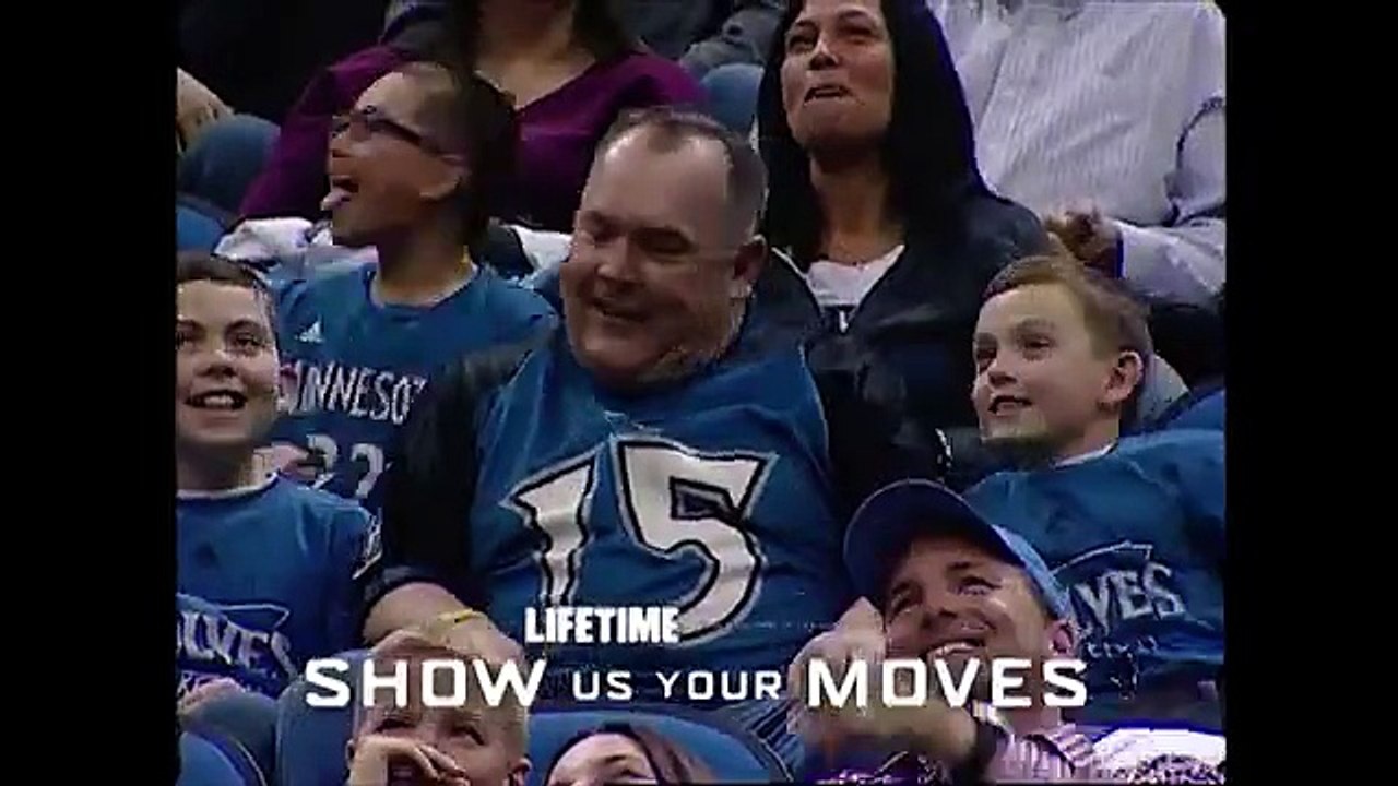 Un fan de Kevin Garnett enflamme le stade