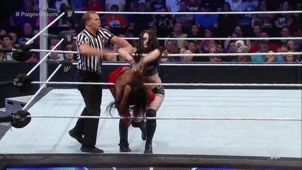 Paige vs. Naomi  SmackDown, May 28, 2015
