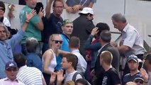 VIDEO Roland Garros : Une plaque de métal tombe sur les spectateurs
