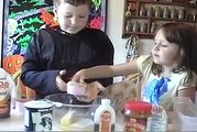 Two Kids Cooking TV: Peanut Butter Spider Cookies