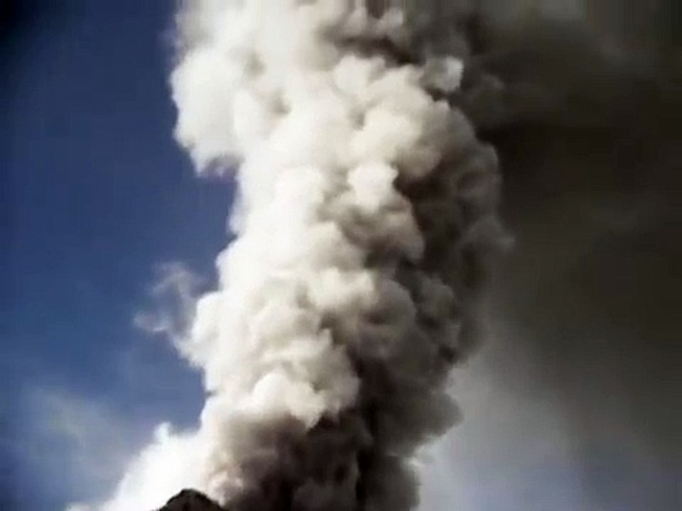 Aparece extraña criatura en crater del Volcan Calbuco 2015-RUeGnN6tY9s