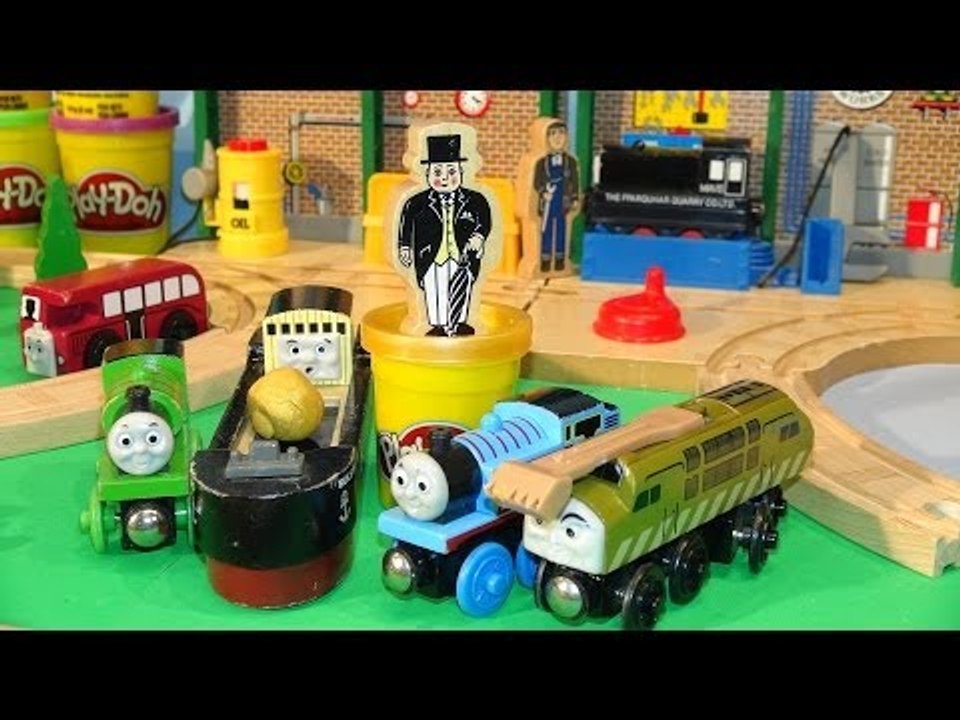 Play Doh Thomas and Friends, Part 2 , Diesel 10 steals the Gold filled