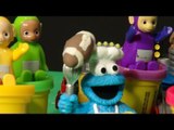 Play Doh Teletubbies Super Bowl Sunday, Cookie Monster makes Football and Doritos from Play Doh