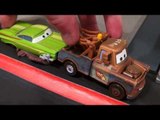 Play-Doh Pixar Cars Radiator Springs, Lightning McQueen gets Stuck in the Mud !!