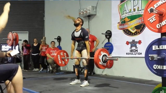 A man vomits by lifting 190 kg
