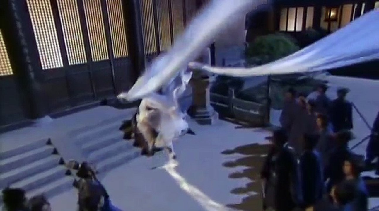 Xiaolongnü Arrival from Return of the Condor Heroes 2006 ep 02, Crystal Liu Yifei, 刘亦菲