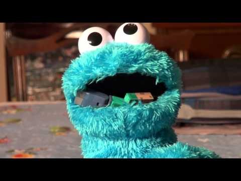 Cookie Monster meets Minecraft Steve and Eats Him lol funny and crazy !!