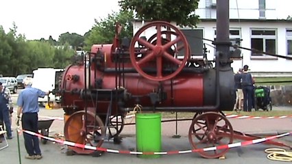 Standard-Union Dreschmaschine und Strohpresse und Esterer Standlokomobile