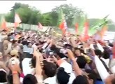 PM Modi arrives home to a warm welcome
