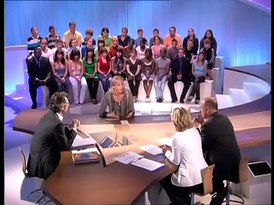 Marine Le Pen invitée du grand journal sur Canal+ le 17/04/2007