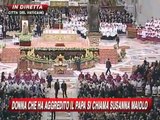 SKY TG 24 - Benedetto XVI aggredito prima della messa di Natale HD.